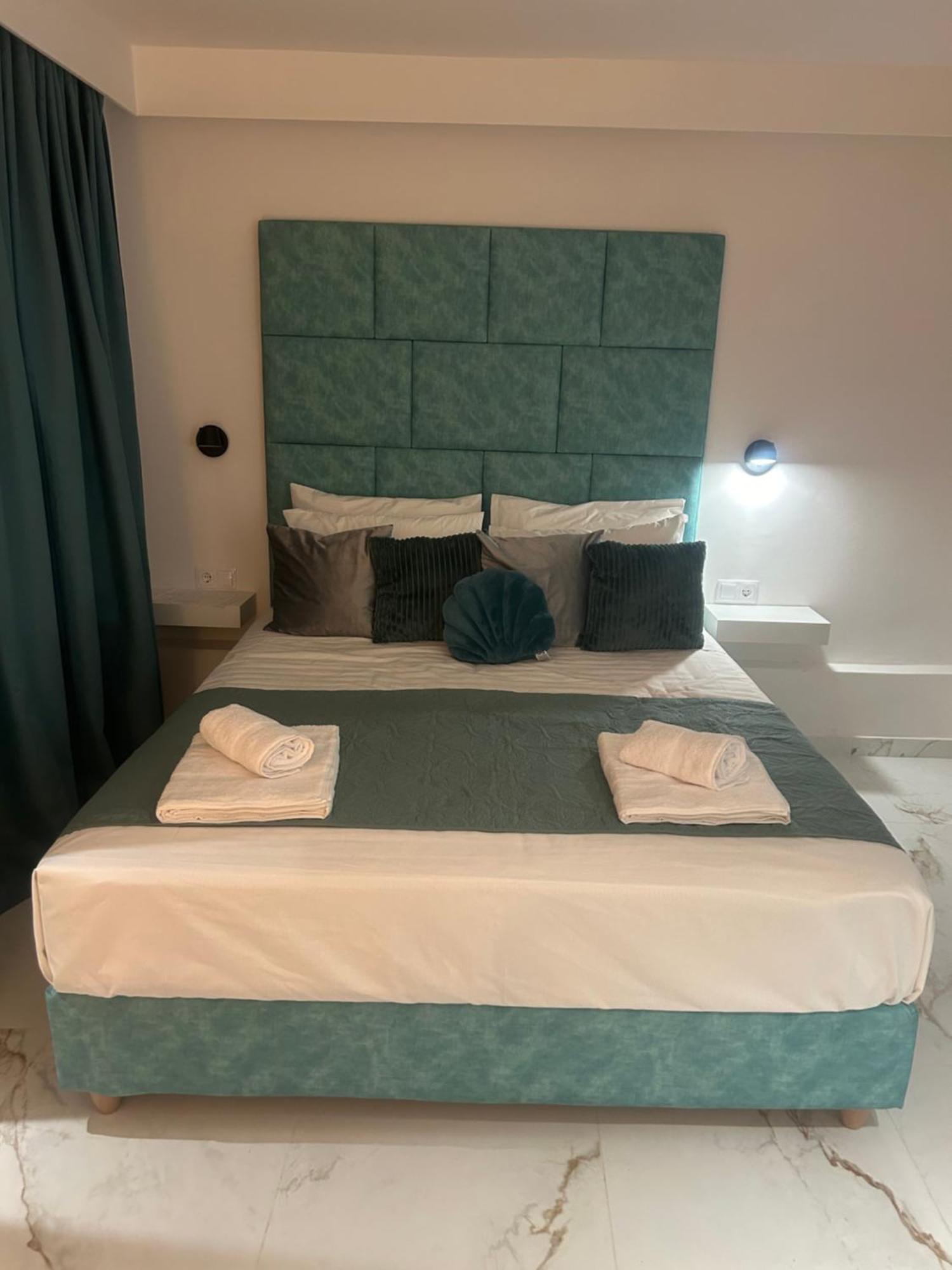 Marilouiz Appartement Kalamáta Buitenkant foto