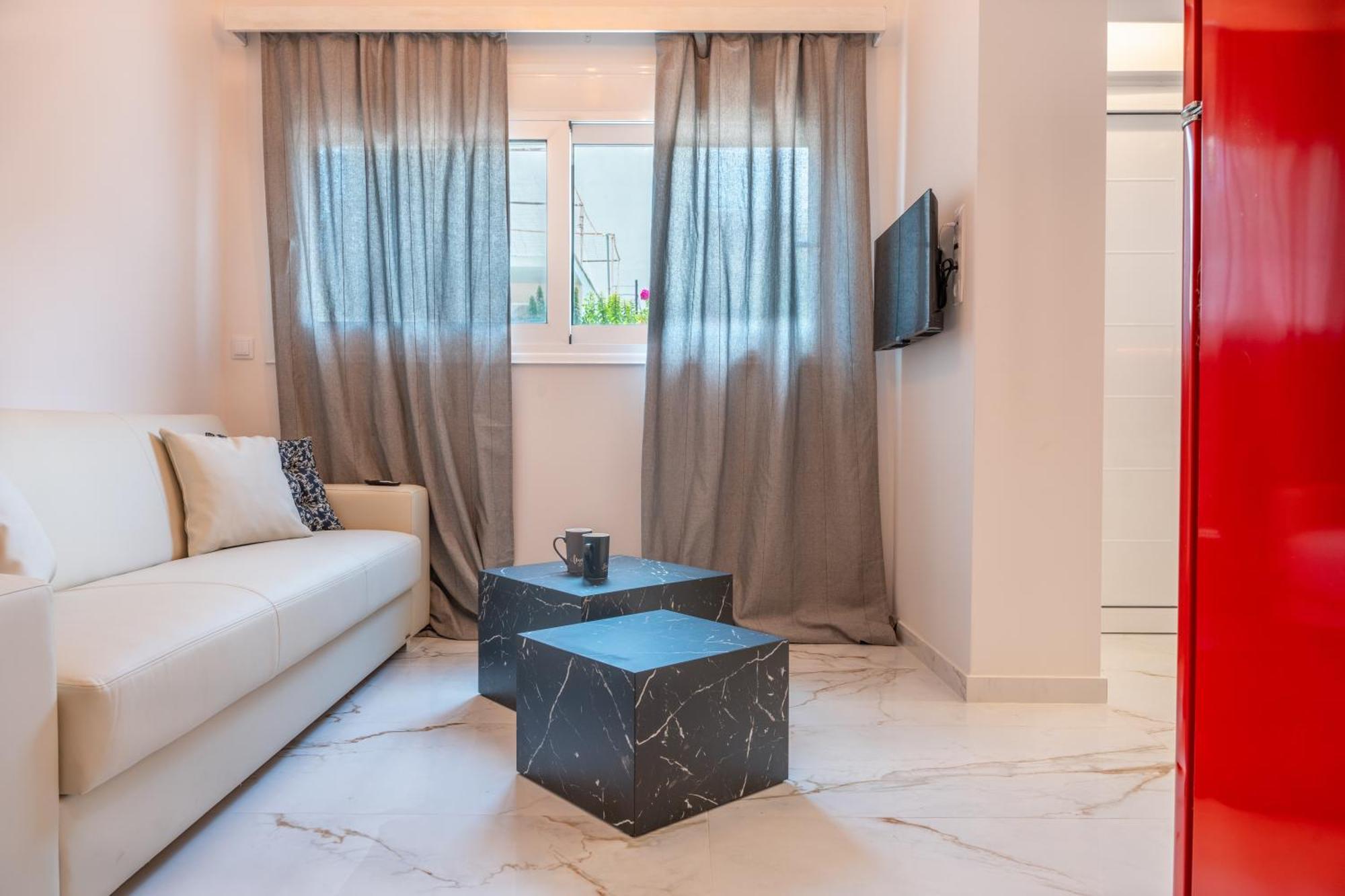 Marilouiz Appartement Kalamáta Buitenkant foto